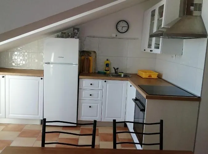 Lina * Gradac (Split-Dalmatia)