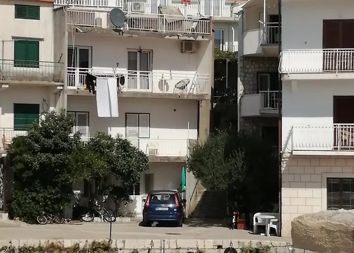 Lina * Gradac (Split-Dalmatia)